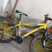 دوچرخه|دوچرخه، اسکیت، اسکوتر|میانه, |دیوار