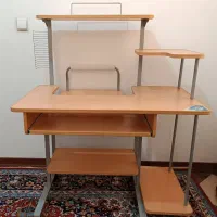 فروش یک عدد میز کامپیوتر