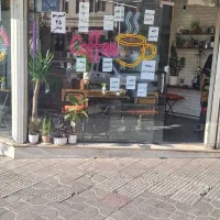 باریستا آشنا به بار سرد و گرم