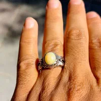 انگشتر نقره با نگین اُوپال