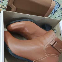 نیم بوت سایز ۴۰وکیف هردورنگ عسلی مارک چرم کروکو