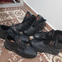 سه عدد پوتین  هرکدوم ۹۰۰