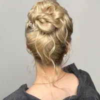 آموزش و خدمات شینیون مو|خدمات آرایشگری و زیبایی|اصفهان, سیچان|دیوار