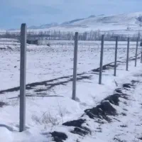 پایه فنس بتن  سیمانی تیرک داربست انگور سیم خاردار