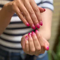 خدمات زیبای /ناخن /کاشت ناخن /ترمیم ناخن /ناخن