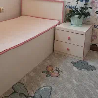 تخت خواب نوجوان همراه تشک و پاتختی