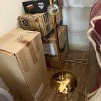 آباژور قدی کنار سالنی قرمز|چراغ خواب و آباژور|تهران, جنت‌آباد جنوبی|دیوار