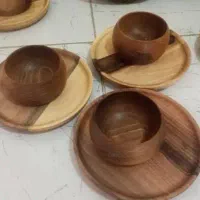 پیاله و پیشدستی چوبی