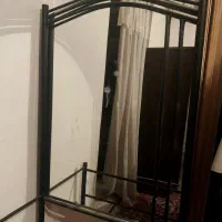اینه بلند قدی فرفورژه دارای ۲طبقه شیشه خور زیرش|آینه|اصفهان, آزادان|دیوار