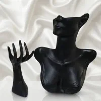 مانکن و جای گردنبند