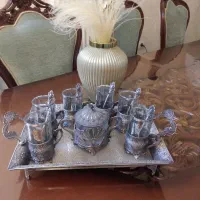 چایخوری پیوتر انگاره دار پذیرایی و یک قاب عکس