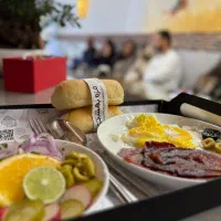 استخدام آشپز صبحانه زن و غذای ایرانی