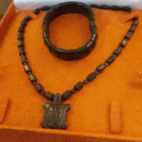 گردبند ودستبند سنگ یشم اصل