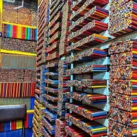 فروشنده خانم یا آقا کار در لوازم تحریر