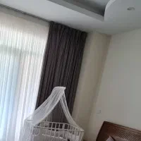 تخت کنار مادر