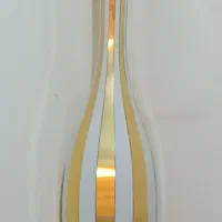 گلدان کنار سالنی