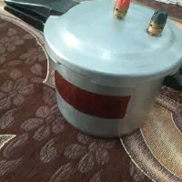 یک عدد زود پز ۷ لیتر پروانه ای  سالم سالم