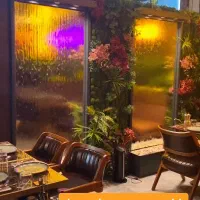 آبنمای پرده ای بارانی رستوران مبل کافه میز و صندلی