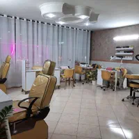 اجاره اتاق و میز ناخن و تخت مژه و...