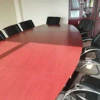 میز کنفرانس دوازده نفره در حد نو با ده صندلی