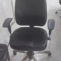 فروش تعدادی میز در حد نو و صندلی اداری