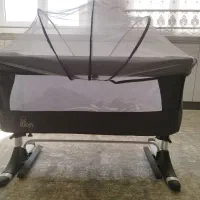 تخت کنار مادر زویه