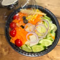 سالاد و ساندویچ و غذاهای خانگی