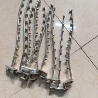 تعدادی اویز فلزی ومانکن ودو عدد جلو مبلی