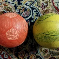 توپ فوتبال و والیبال