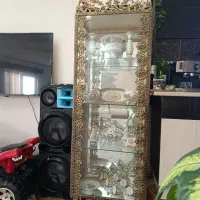 ویترین و ساعت ایستاده