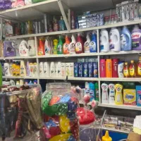 کارگر وارد برای سوپر مارکت