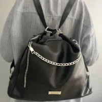 فروشنده خانم کیف فروشی