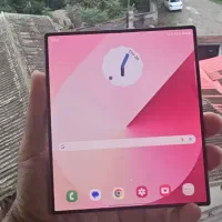 گوشی بسیار زیبای z fold 6