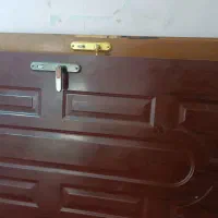 دوتا درب چوبی و آکواریوم