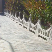 نرده دور باغچه