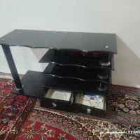 میزتلویزیون شیشه ایی سالم درحدنو