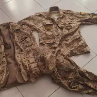 دو دست لباس و شلوار و یک اورکت سربازی