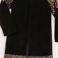 تعدادی لباس مانتو کیف کفش شلوار بلوز پیراهن