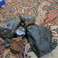 تعدادی شهاب سنگ اصل تضمینی باآزمایش وچگالی بالا