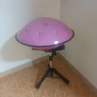 هنگ درام با پایه تلسکوپی و کیف و کتاب و روغن