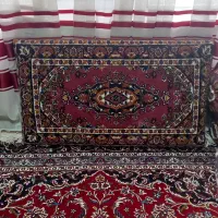 پشتی. متکا پته.گلدان. میز تلویزیون. تابلو