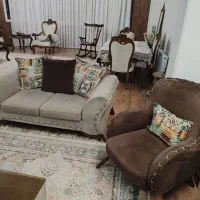 مبل ۷نفره بامیز وسط و دوتا پاف کناردر حد نو