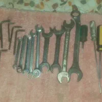 تعدادی آچار کارکرده