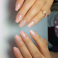 کاشت ناخن و لیفت ابرو و مژه