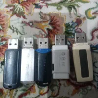 فروشی فلش ۴ گیگ و ۸ گیگ