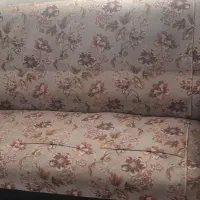 مبل راحتی قدیمی به همراه جلو مبلی|مبلمان خانگی و میز عسلی|دماوند, مسکن مهر گیلاوند|دیوار