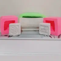 شمع و قالب حوله و صابون