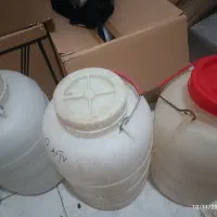 دبه|ظروف نگهدارنده، پلاستیکی، یک‌بارمصرف|بومهن, |دیوار