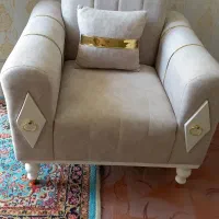 مبل پنج نفره ب دلیل کمبود جا ب فروش میرسد