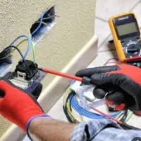 سیم کش برق کار